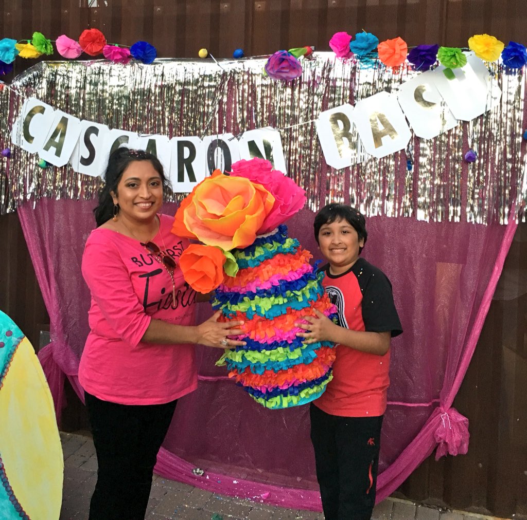 quemeanswhat's tweet photo. Does the Cascaron make me look like I’m ready for Fiesta?! @CascaronBash is the event full of fun to raise money for #STEM education! #CascaronBash https://t.co/UZc2S9F6wy