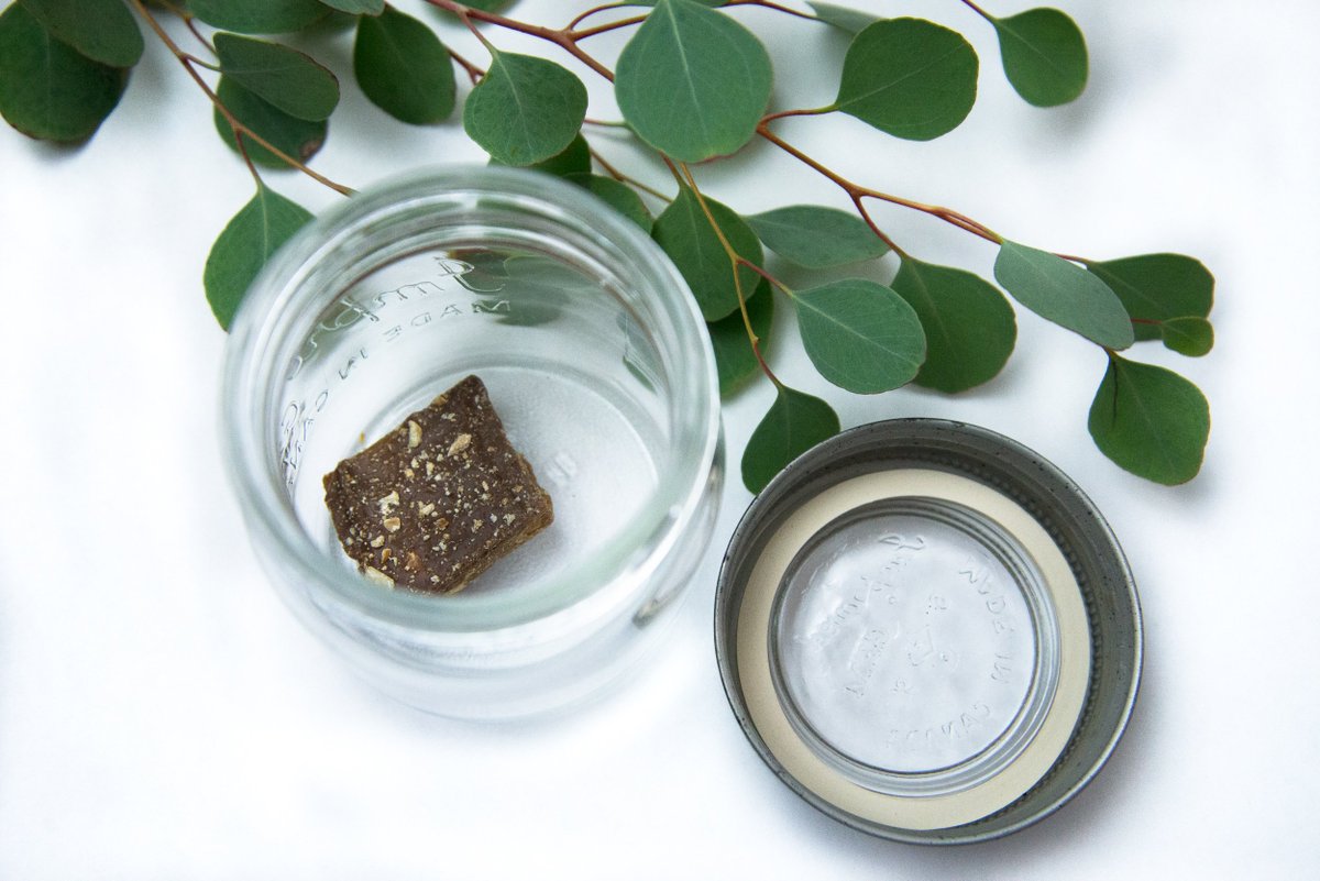 MasonJarMerch's tweet photo. Keeping your favourite treats fresh until the very last bite.
.
.
.
.
#chocolate #eastertreats #easterbunny #keepitfresh #masonjarlove #sweettooth #almondbuttercrunch #candy #toffee #gemmasonjars #antiquemasonjars #antiquelover #vintagemasonjars #madeincanada #masonjarmadness https://t.co/sunQoZFfhH
