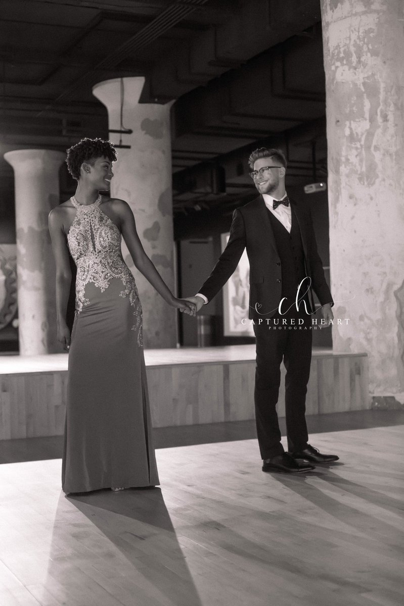 Tianaaaxoxo's tweet photo. A night to remember. #TheClosingStatement #TheStationAssassination #prom2k18 https://t.co/YmL6yhbJOz