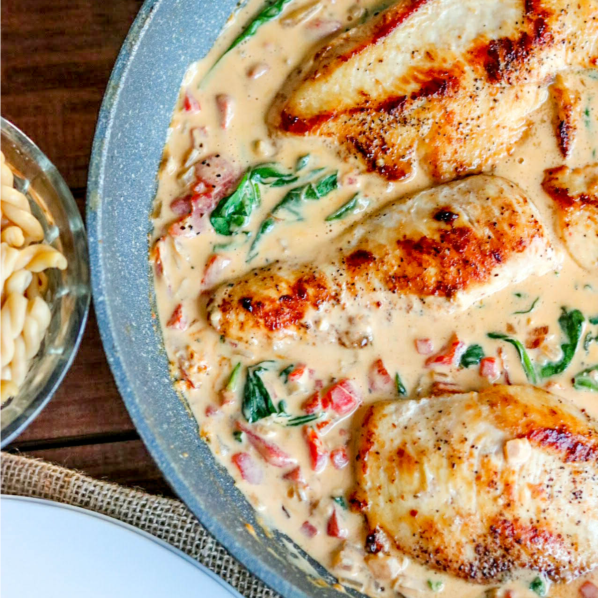 kyleecooks's tweet photo. SO excited to be partnering w @ArlaFoodsUS! #Ad I'm participating in the Chopped at Home Challenge presented by Arla. They’ve put together a mystery basket of ingredients. 

Check my blog post https://t.co/FskHQAQa4y or go here to enter! https://t.co/kTx8Eomr0r #ArlaCreamChees https://t.co/myj7yF3Vr5