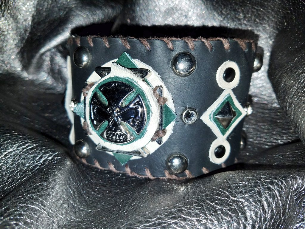 conte_dennis's tweet photo. #rockinthecuffs #2018cuffs #madeinri #oneofakind #custom #handmade #personalized #leather #cuffs #itakeprideinmywork #handstitched #handcutleather #accents #expressyourself #signedanddated #mypassion #ishipstuffanywhere #genuine #swarovski #rhinestones https://t.co/cEtFb9LrV7
