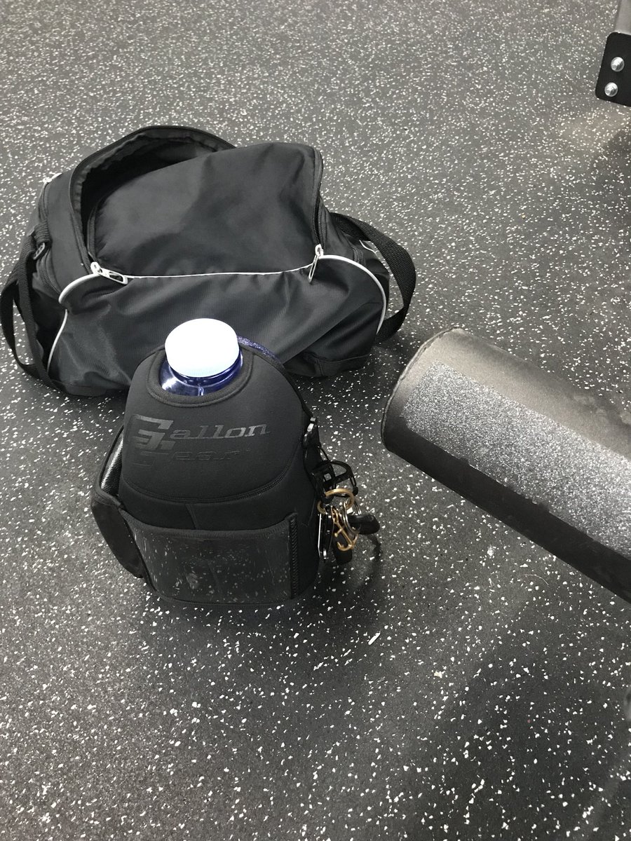 DjrickV's tweet photo. 🏋🏻♂️ #StrongerThanYesterday #BMFit #weight #Training #NotYourAverageGym #PyramidSet #Superset https://t.co/IZQOEwZQ2H