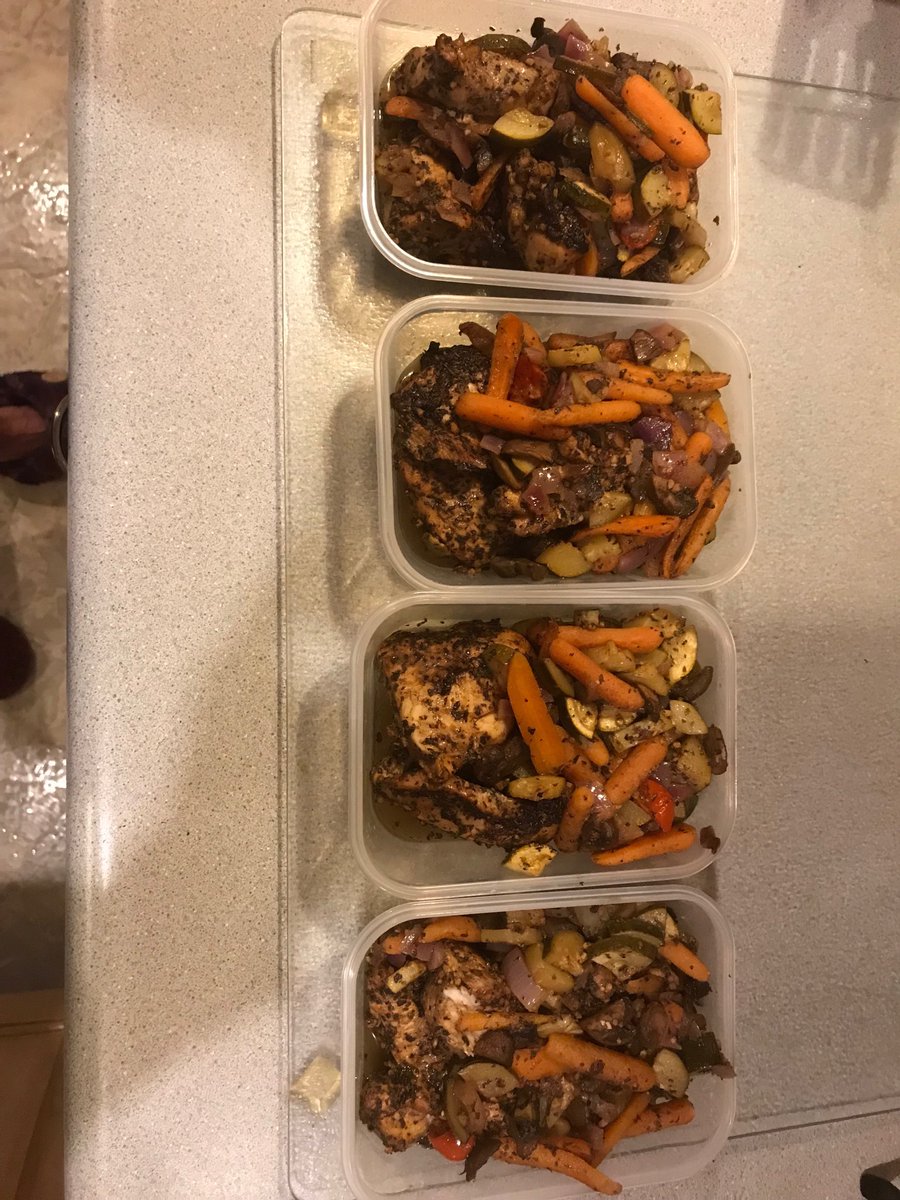 ShawnRWF's tweet photo. Meal Prep!! Eat well to feel well! #eatstrongtobestrong #yourtimeforyou https://t.co/3hK4S7f5xH