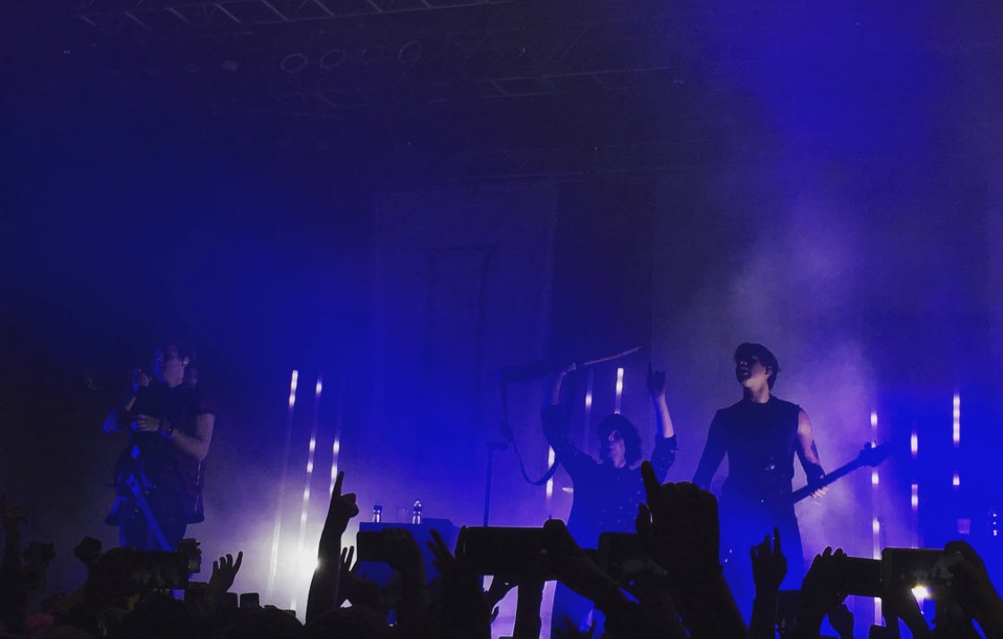 CalumUpdating's tweet image. Our man tonight at #5SOS3SilverSpring! I hope he’s living his best life... | mollymallow(IG)