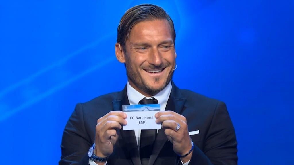 adelarosa's tweet photo. El grandísimo Totti ya sabía la que venía.... Romanoooooooos!!!! https://t.co/4jvb4mA58h
