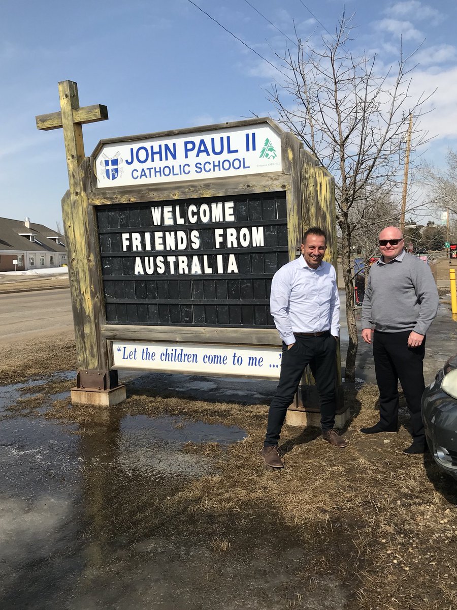 EscottLearning's tweet image. A great day with our new Aussie friends! @Daine_Burnett @TLGuimond @ECSRDMrL @SeeMackTeach #ecsrd #buildingconnections #learningsprints