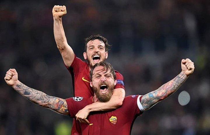 Santodiablo93's tweet photo. 📌FORZAAAA ROMA, FORZA ROMA 🇮🇹 MERECIDO TRIUNFO POR NUNCA BAJAR LOS BRAZOS Y SALIR CON GANAS DE TRIUNFAR👏👏👏 ⚽️ #romabarcellona #roma #Barcelona #ChampionsLeague #italy #españa #chile #futbol #semif #messi #Totti #ilcampitano #soccer #ChampionsxFOX #CHAMPIONSxESPN https://t.co/tIMqmWDDZE