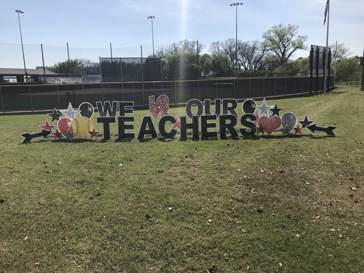 marcus_softball's tweet image. We ❤️ our teachers!!! JV at 5:00 and Varsity at 7:00