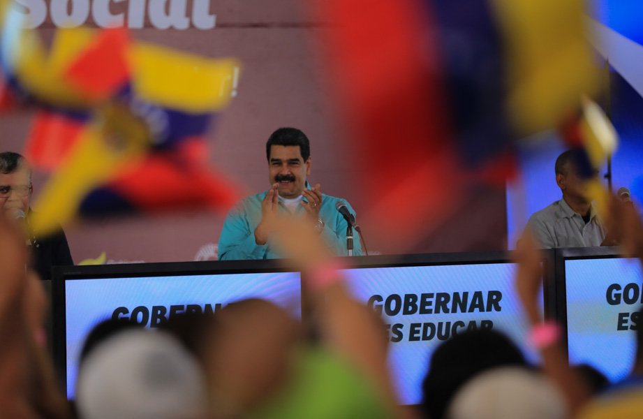 VTVcanal8's tweet photo. #EnDirecto 🔴| Pdte. @NicolasMaduro: Aprobados 245 billones 108 mil millones de bolívares para el contrato único y unitario de la educación #PrioridadEducacionParaTodos https://t.co/fxg7aPjIKo