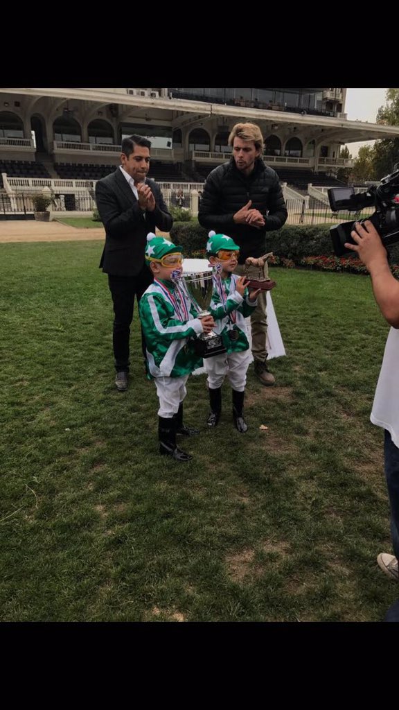 kingarturo23's tweet photo. Hoy Agustin de 7 años cumplio su sueño en Make-A-Wish Chile  de ser jinete en el Club Hipico , gracias al STUD ALVIDAL , el y su hermano corrieron la Carrera Cabalgando por un Sueño @makeawishchile. ❤️❤️❤️❤️❤️❤️❤️ https://t.co/e03haKZyAQ