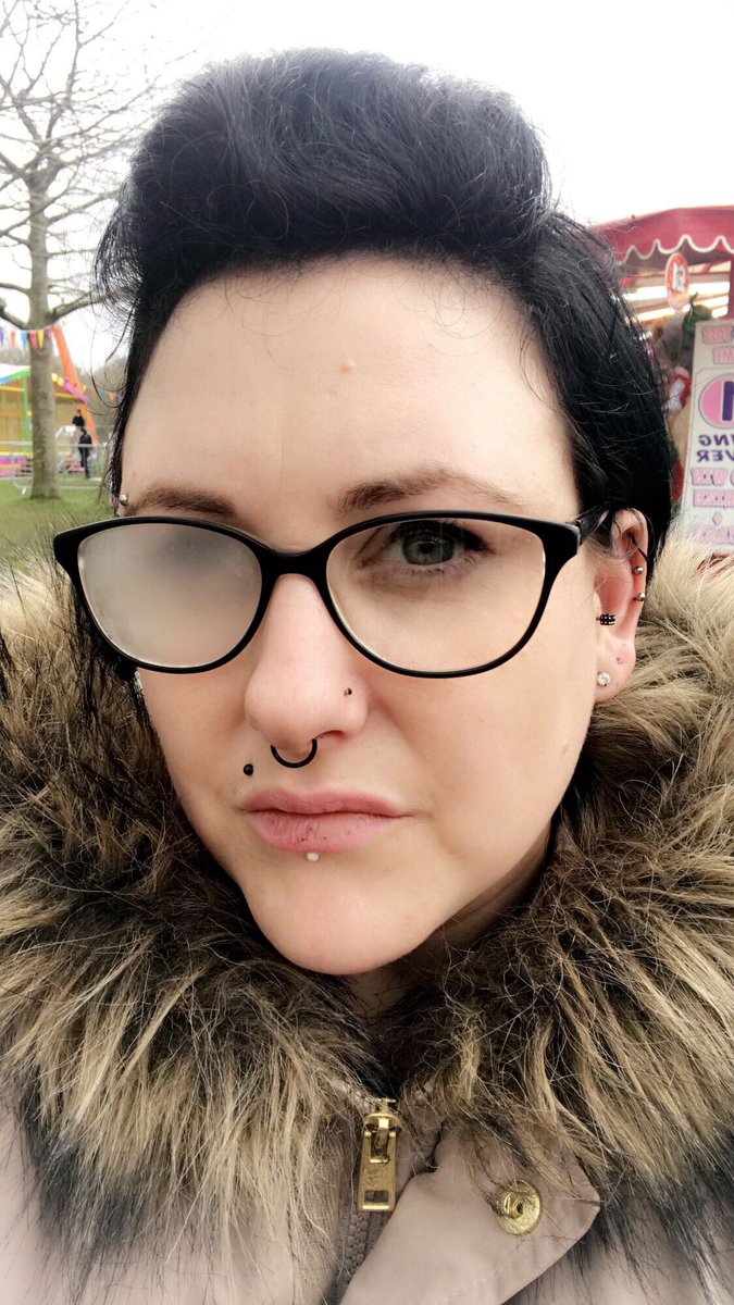 LuLus_piercingP's tweet photo. #me #bodypiercer #selfie #Piercing’s #moi #lovewhatido im at the fair here with the kids https://t.co/mkpmtYSHhx