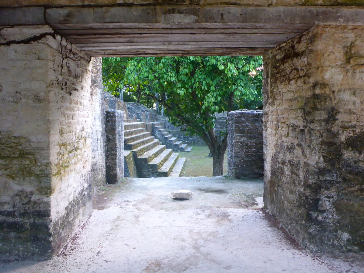 cahal_pech's tweet image. Admiring the Mayan architecture from centuries ago still standing today. Discover Cayo: goo.gl/2cNyMu and the history of the Ancient Maya that inhabited these lands. 

#mayanarchitecture #CahalPechVillageResort #SanIgnacio