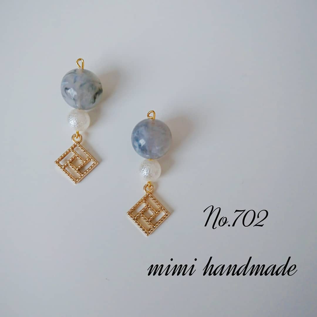 no. 701 花びらイヤリングまたはピアス