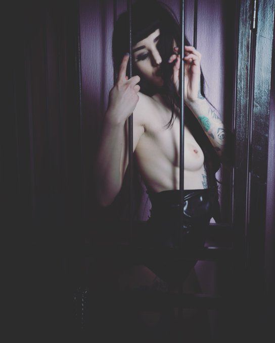 Photo by- @seantuplin  #latex #model #modelling #photo #photography #photograph #photoshoot #cage #fetish