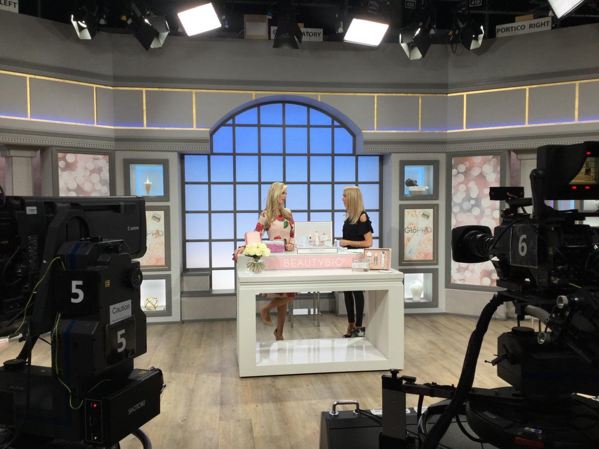 JFTVQVC's tweet photo. Rehearsing for our fabulous TSV @qvcuk at midnight with Jamie O'banion.. #showtime #TSV #microtool https://t.co/1RKYfwtVwv