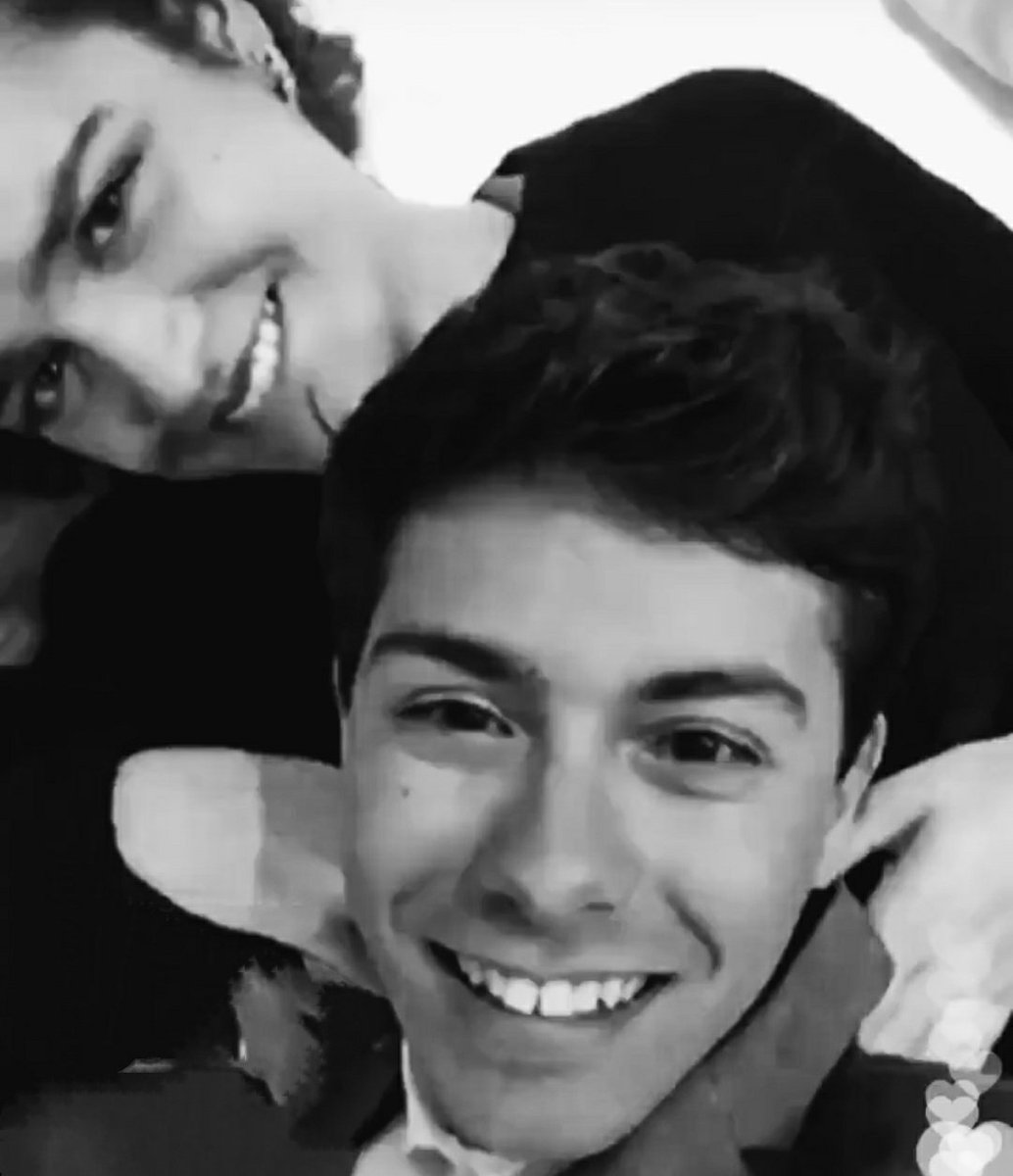 Alfred_Aceituna's tweet photo. @ladelacoleta
@Amaia_ot2017 @Alfred_ot2017 
capturas del live que hizo Alfred despues de #IsraelCalling 
No lo veran porque no lo guardo x eso deben seguirlo
Así, siempre. https://t.co/G2GVrgaEWp