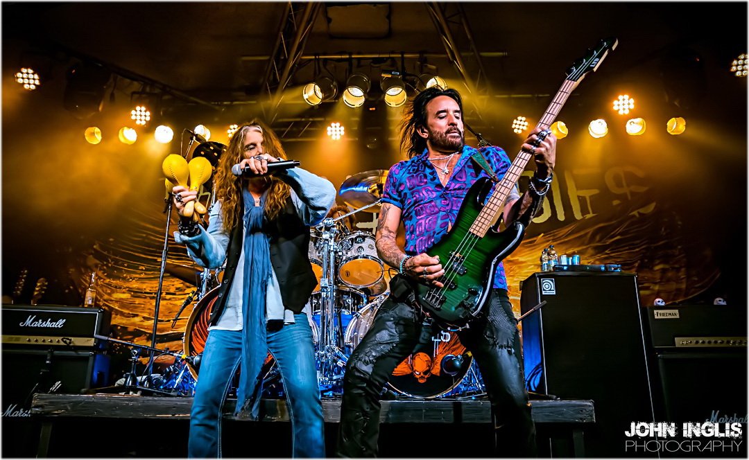 DethproofMedia's tweet photo. I couldn't wait to post this, The brothers from other mothers. Mr John Corabi &amp; Marco Mendoza The Dead Daisies The Robin 2 @Crablegs59 @CasaMendoza2012 @Robin2Music https://t.co/Ssf9osDbdV