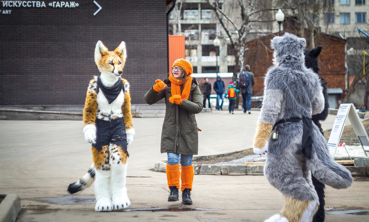 IrruanWorkshop's tweet photo. Fursuit walk! Melissa, Veran and Silver!
.
.
.
#irruanworkshop #fursuitwalk #fursuiting #furry #фурсьют https://t.co/8OcP2ZhCqh
