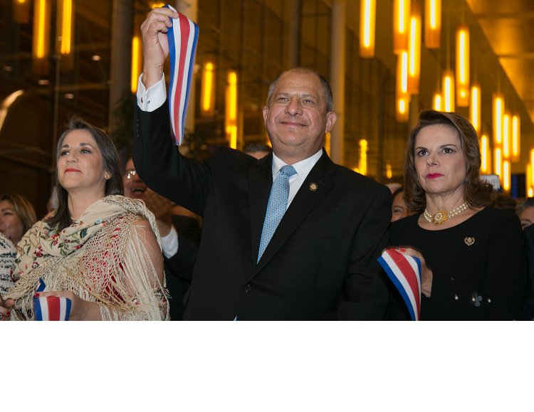 "Quiero un país que brille". Discurso del Presidente Luis Guillermo Solís en la entrega del Centro Nacional de Congresos y Convenciones
bit.ly/2qmzyUt