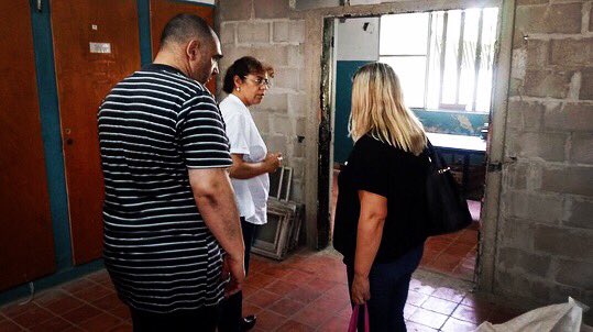 Region3E's tweet photo. 10.04.2018
Visitamos junto con LorenaRamos la EEST N° 9 V Celina. Nos recibieron su Dire Noemí y el Prof VERDURA. Años de #Abandono y reclamos y sin respuesta.
Este año estaremos PRESENTE para dar respuesta. 
#RecorriendoEscuelas
#HaciendoLoQueHayQueHacer
#EscuelaPublica📏📐📒 https://t.co/FHrtp1cr8N