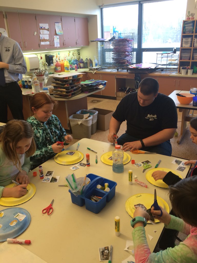CV_FFA1954's tweet photo. Today’s @CVMonroeEagles Ag Club Tuesday was all about animals! 🐮🐥🐔🐤🐰🐄🐑🐏 We learned about the life cycle of chickens and cows and created small posters for students to take home! #ElementaryAg #AgLiteracy https://t.co/cTi8f0Yu3k
