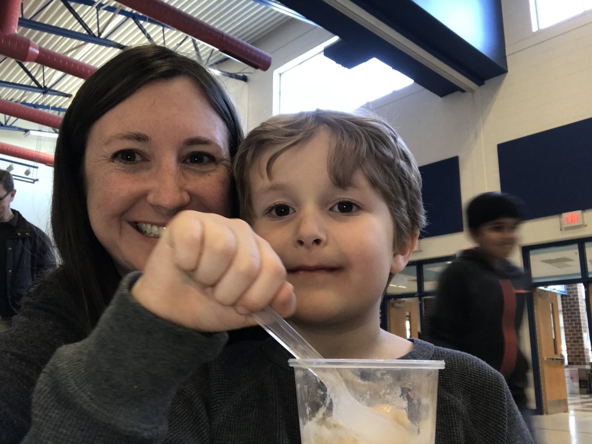 AbramAcademics's tweet image. STEAM night fun!!! 🔬🎨#SpringTwitterChallenge #TimberwolvesRock @AndrewBuchheit