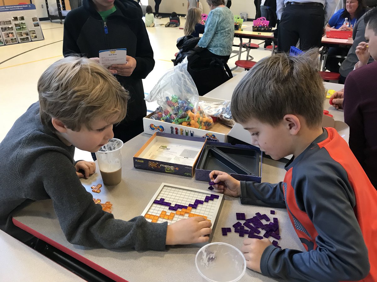 AbramAcademics's tweet image. STEAM night fun!!! 🔬🎨#SpringTwitterChallenge #TimberwolvesRock @AndrewBuchheit