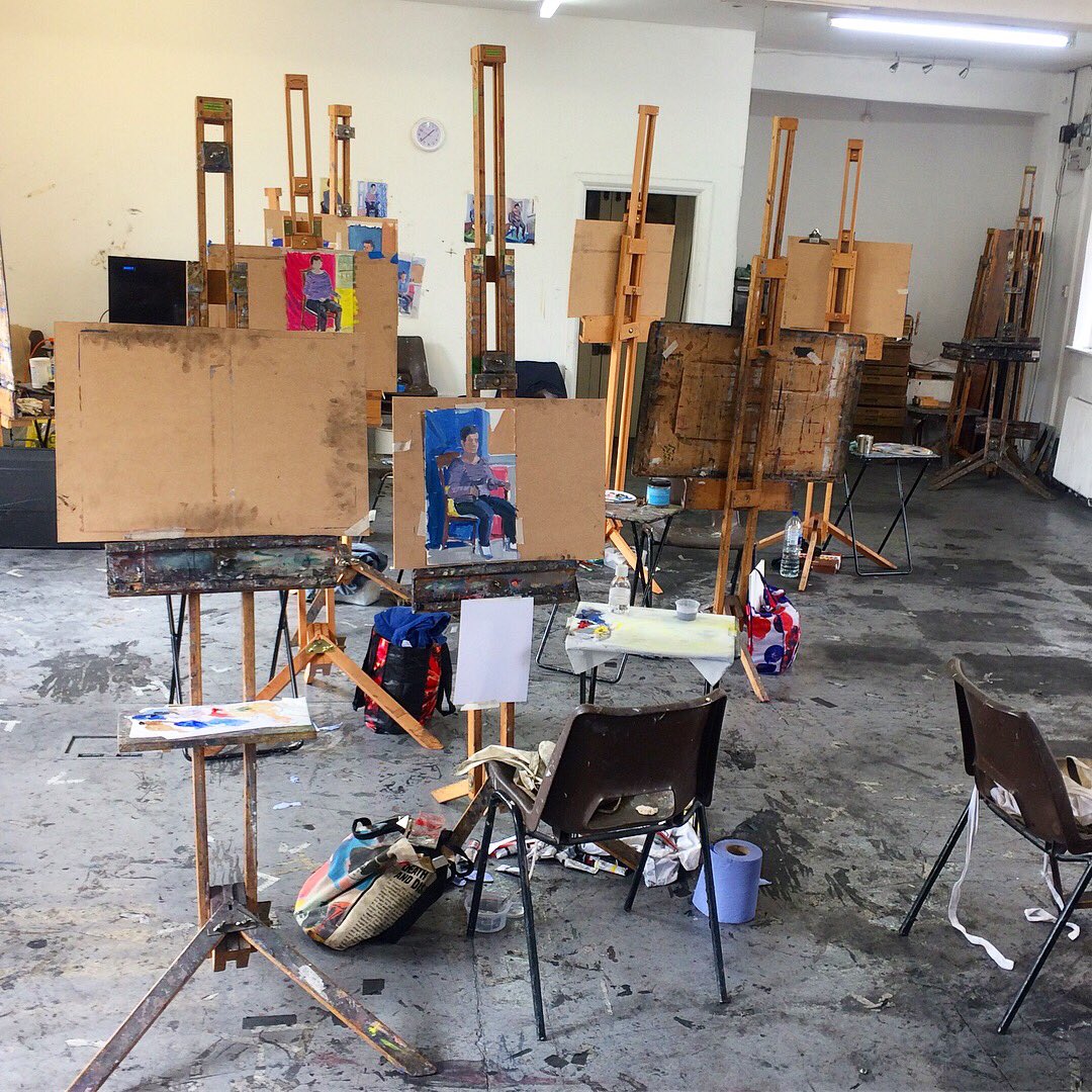 sarahjane_moon's tweet photo. Day two at the Art Academy. Wonderfully loose oil sketches of an hour’s duration really got us into the swing of things today (pictured sketches by Thomas). Tomorrow we explore warm & cool set ups with a one day pose #artacademy #masterclass #painting #figuative https://t.co/EwBoh3b5gr