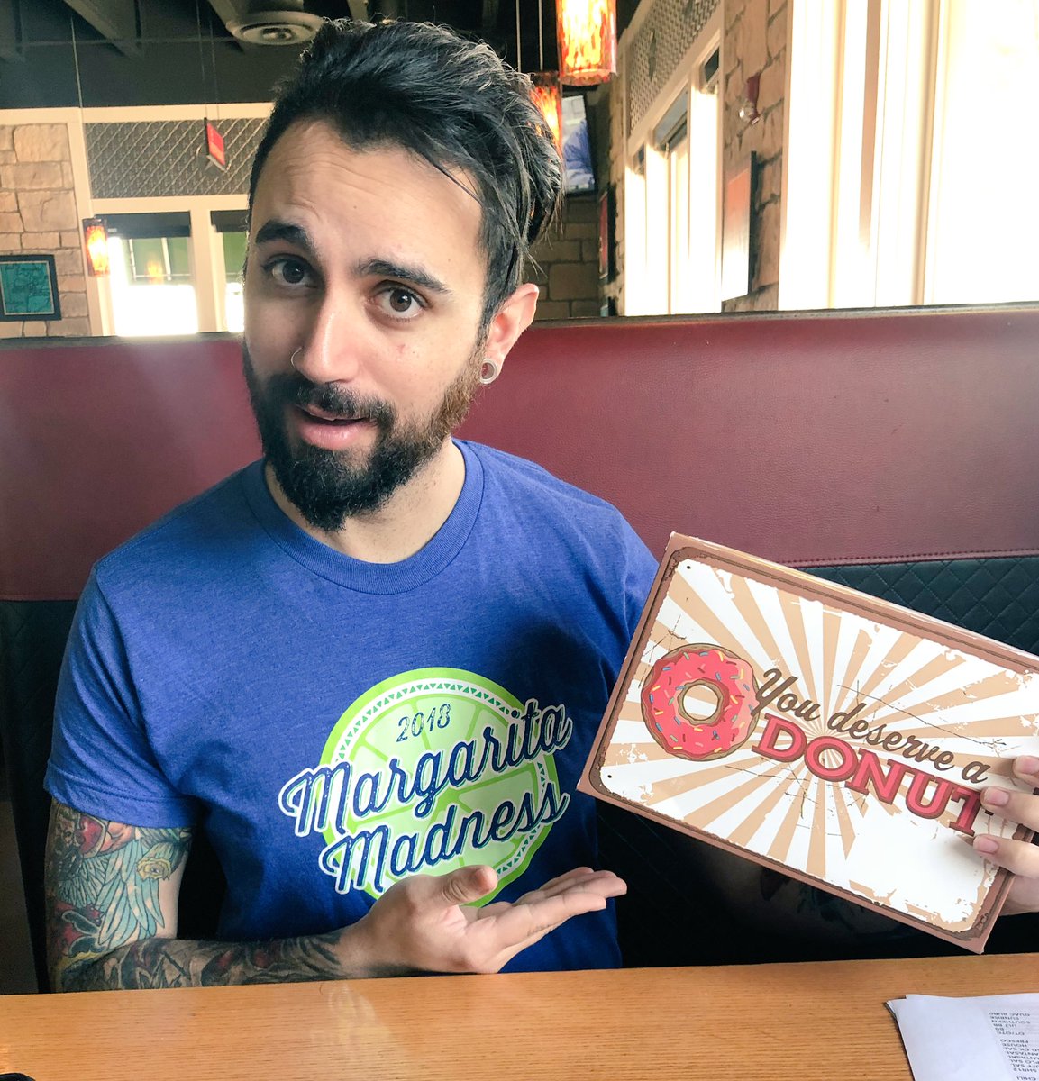 thesunshinesage's tweet photo. This guy is gonna be a ROCKSTAR. Welcome to the Chili’s Fam, JD! #training #chilislove #DonutsAndDevelopment https://t.co/Mp1dE03c5I