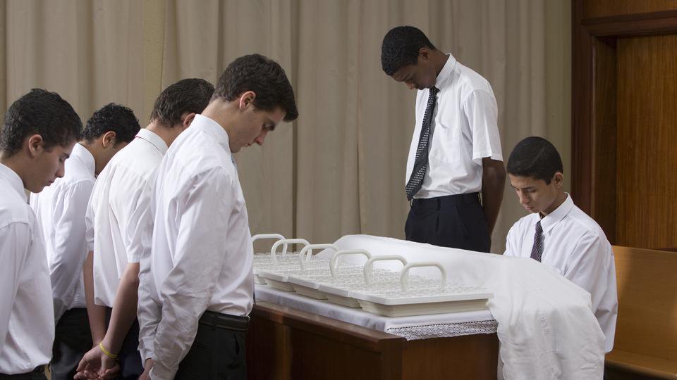 utahpublicradio's tweet photo. Mormons To Celebrate 1978 Lifting Of Ban On Blacks In Clergy https://t.co/1Z9SobfcmJ
@LDSchurch #BlackMembers #Priesthood #Clergy @AP https://t.co/HuRQM8bRTS