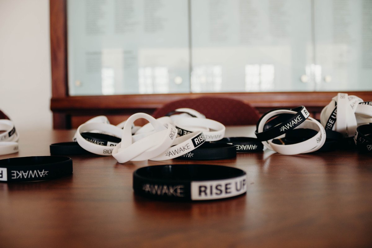 NorthwesternMN's tweet photo. What happens when four institutions gather as the body of Christ to praise the Lord? This. AWAKE 2018: Rise Up featured music, prayer, and teaching as a catalyst to seek more of Christ and rise up to serve. This is #community #UNWnation #AWAKE2018 #unite (PC | @its.amymarie) https://t.co/1cv0o69SH7