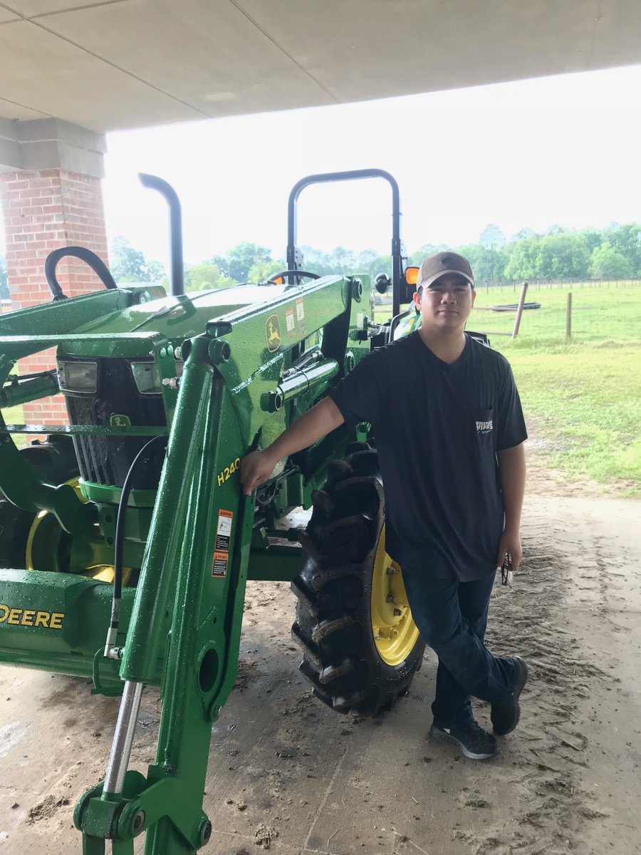 JutStreams's tweet photo. Last week's forecast for class, rain as hard as possible while you're out in the middle of the field driving a tractor. Don't mind the face, just mind that im soaked. #AEC4228 https://t.co/3sPh3gb7w6