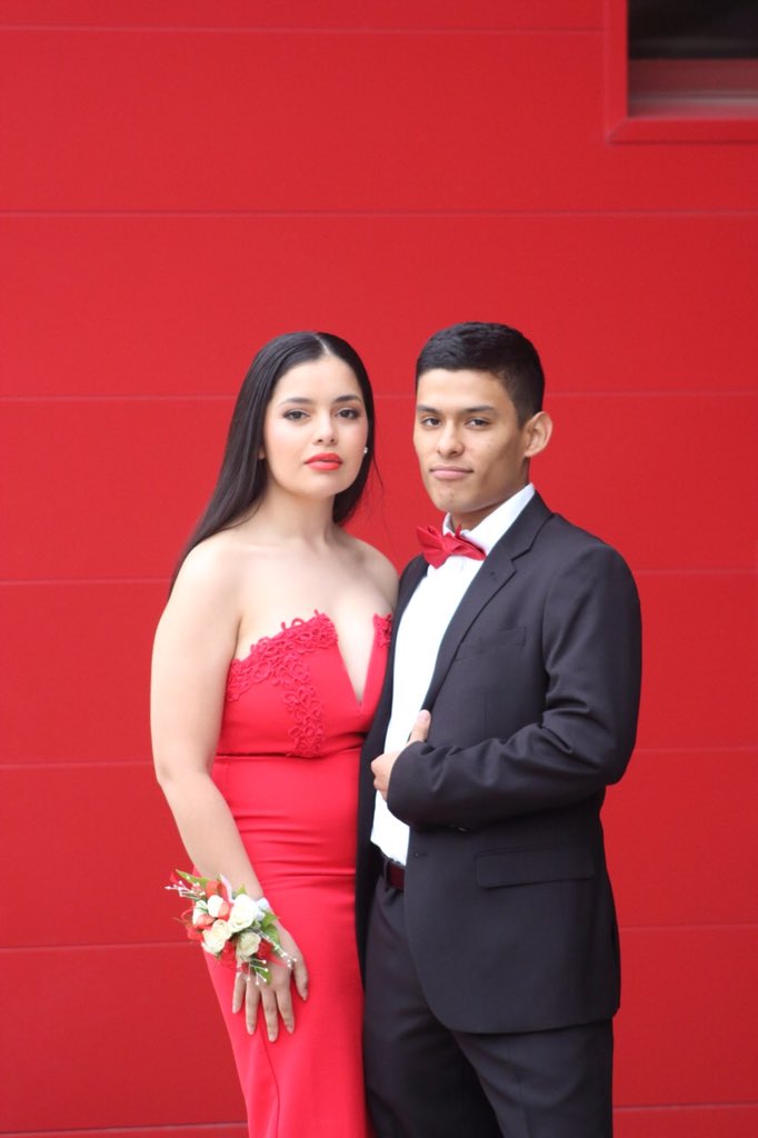 SaintLaPaul2's tweet image. round 2 with my bestfriend ♥️😛 #superlate #prom2k18 @gregoreyo