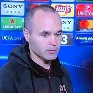 Iniesta medio llorando (foto)