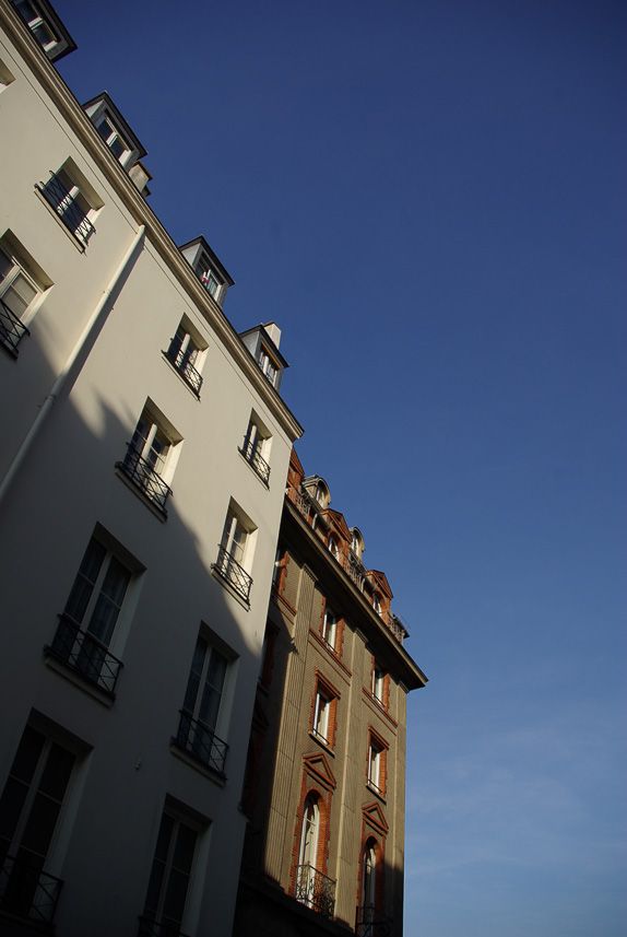 Entre la rue Christine et le #PontNeuf, quelques vues de la rue Dauphine #Paris #odeon #cieldeparis buff.ly/2GE3eaD