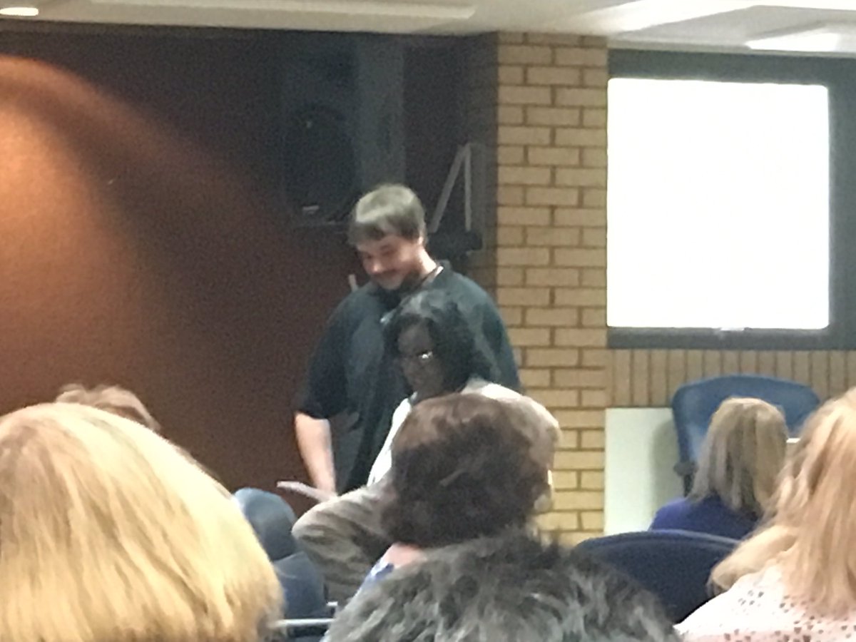 victoriapricetv's tweet image. Some good news coming out of this meeting: PCSSD IT staffer Jasper Llewellyn awarded rare Superintendent's Hero Award for recognizing a student searching online for ways to commit suicide, immediately alerting parents and admin, saving the child's life. #GoodNewsMatters