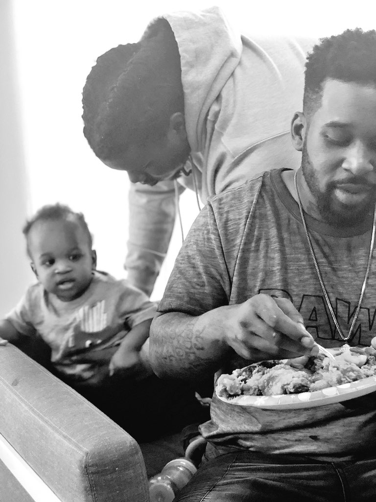 KingMarkyyEMG's tweet photo. We rl came from out tha mud💩wit this shit bro💪🏾mama could look 👀 at her boys👬and say I’m proud💯Love mi twin @ChrisLife8 #NationalSiblingsDay #SauceTwin👬 #4L #OTF https://t.co/Fe6yLUXLM4