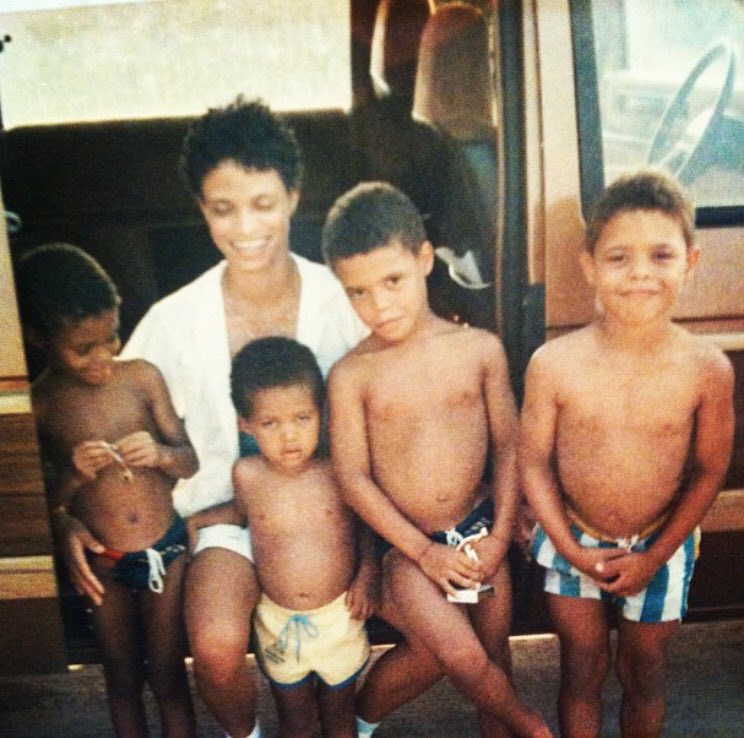 Bros and Mom. ♥️ #NationalSiblingsDay