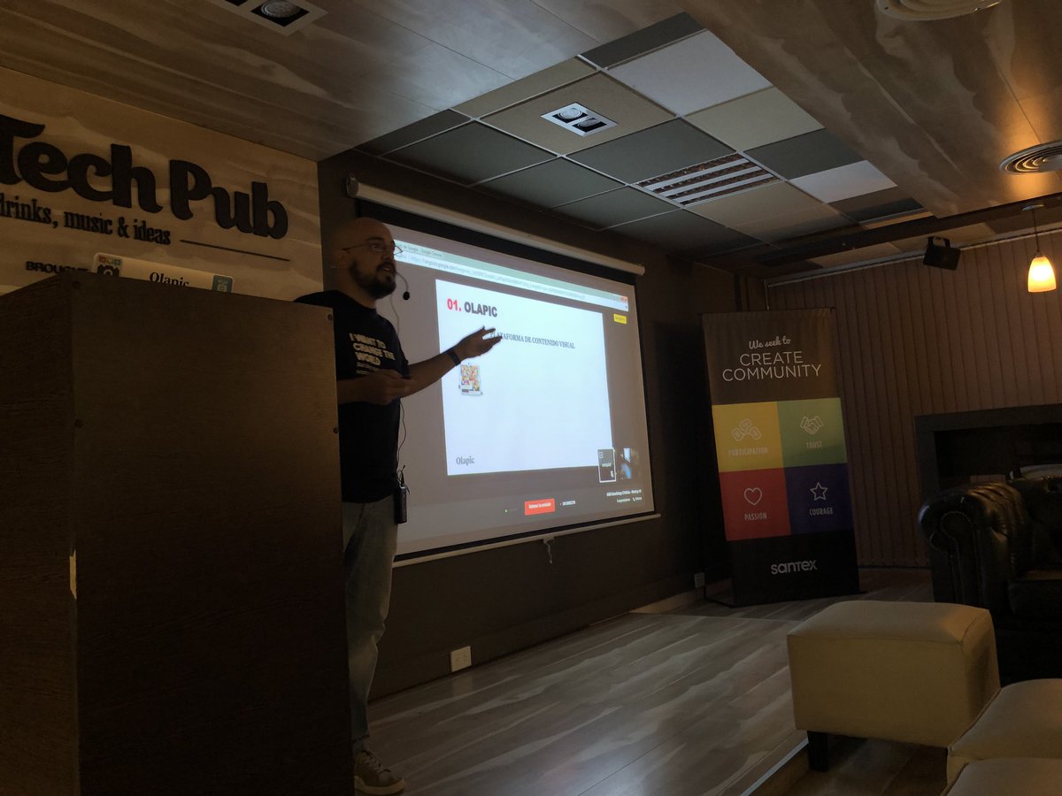 joseapeinado's tweet image. El Dr Ezequiel Orbe hablando de la historia de la arquitectura de datos en @olapic #AWSCordoba #AWSMeetUp