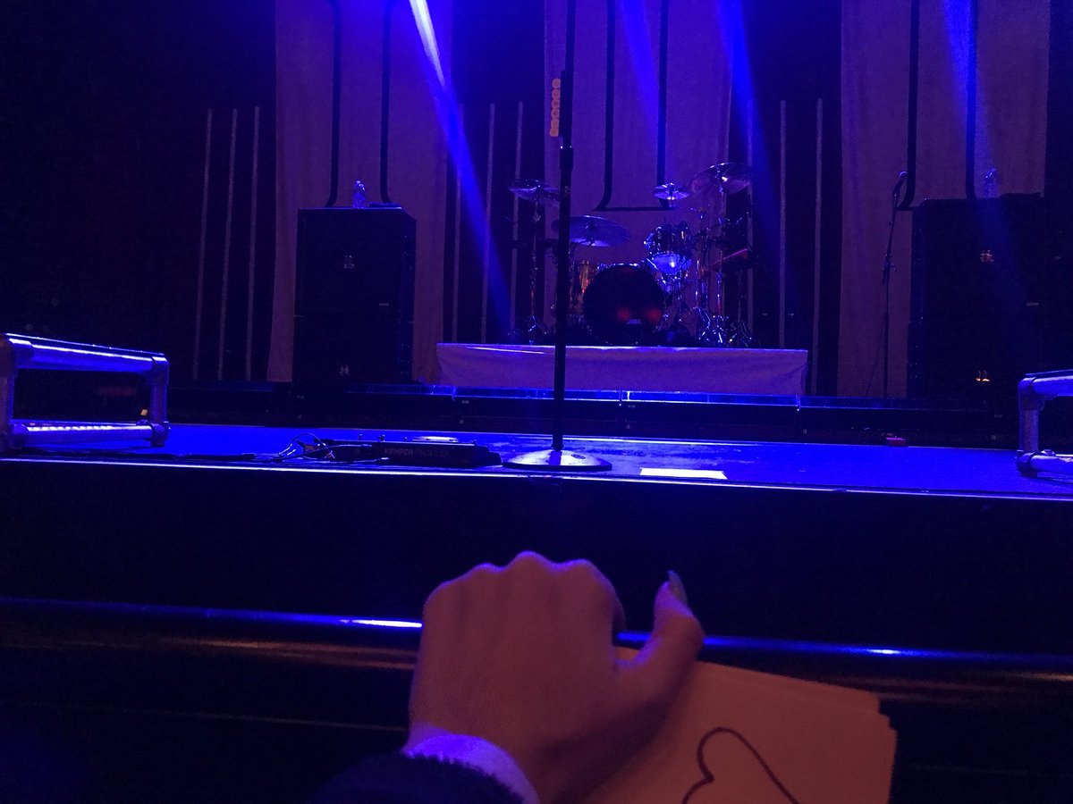 sohighschooltv's tweet image. 32 HOURS CAMPING OUT GETS YOU CENTER BARRIER #5SOS3SilverSpring @5SOS