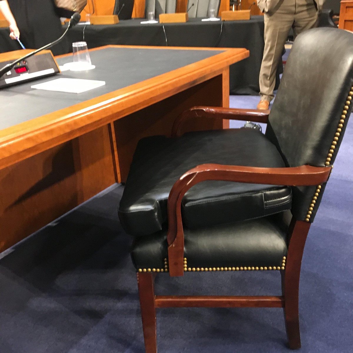 TheFBII's tweet photo. Marker suckerman is such a funny man for using two cushions 😂😂 https://t.co/Gm0oVXFx9q