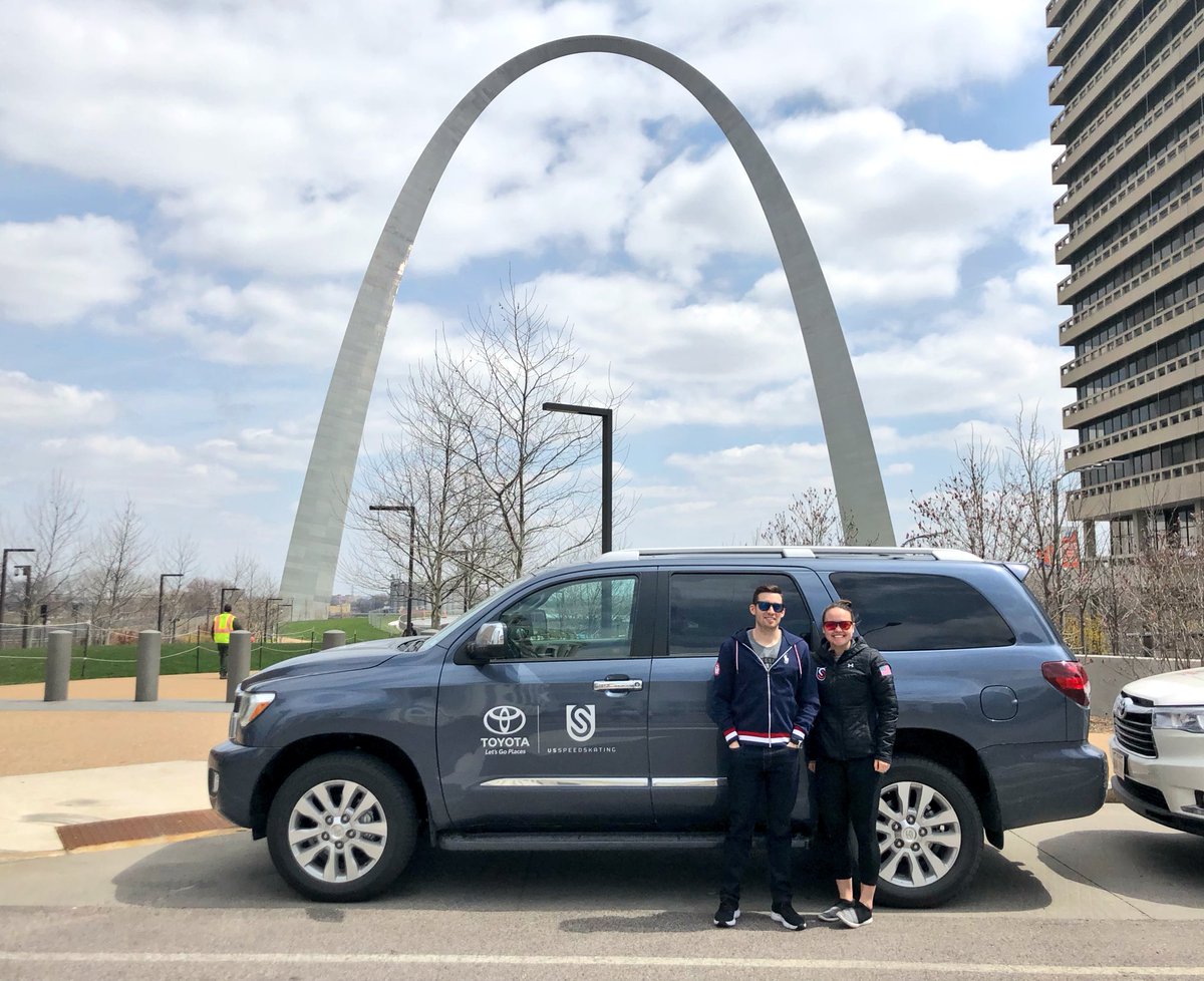 USSpeedskating's tweet photo. We found a really big arch. https://t.co/FTumnEY9UK