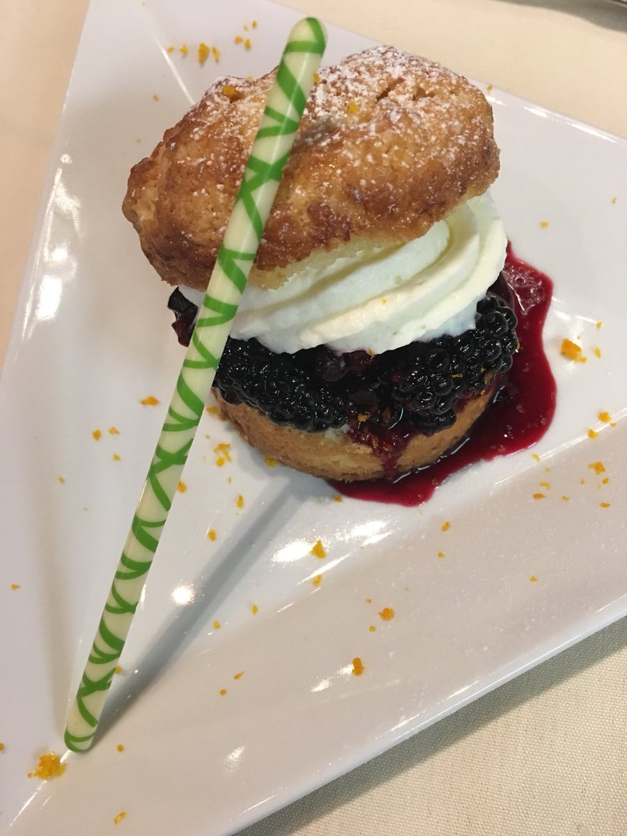 MobileProfessor's tweet image. Fantastic evening full of great company and gratitude for the Faculty Scholarly Excellence Award. Loved having #UVU culinary arts students create tonight’s meal. Thank you to my #uvuprcrew who worked tirelessly today on the #checkyesutah campaign ❤️.