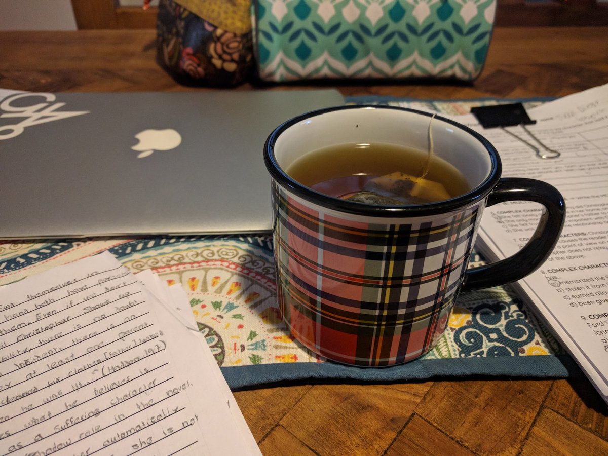 msjcollis's tweet photo. One of my favourite ways to tackle #grading! What's your fav #work bevvie? // #teacherlife #engchat #educhat #teacherproblems @Starbucks https://t.co/8yKwAvdGtV