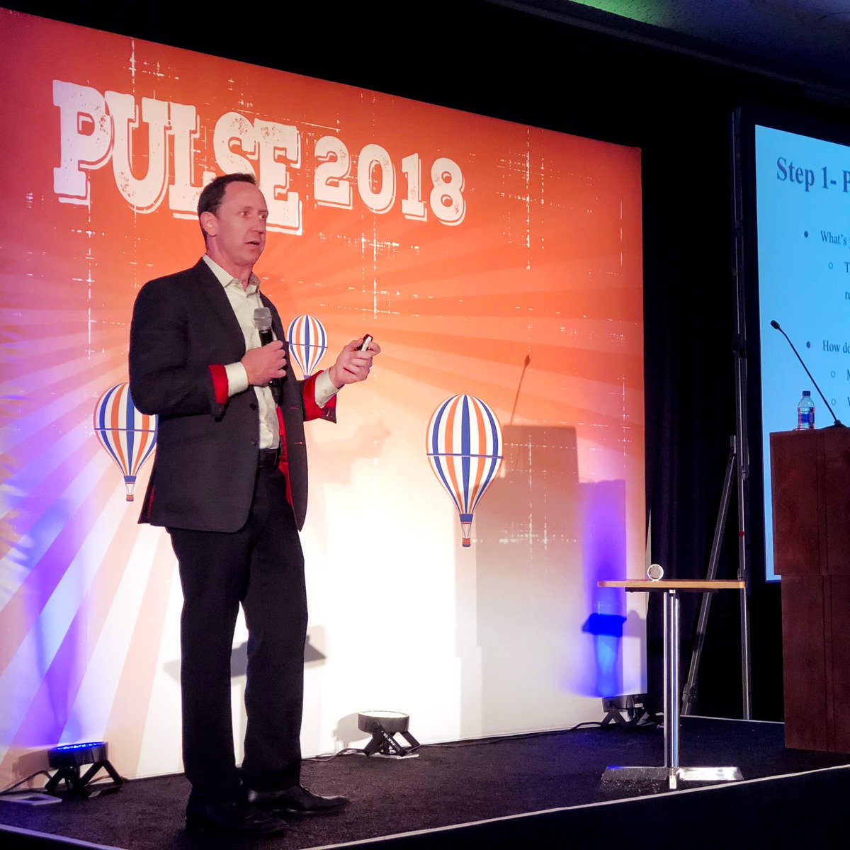 MindTouch's tweet image. We had a full house for @Roebot&apos;s workshop on how to leverage #TechTouch to empower the #SelfService experience and increase #CustomerSuccess. Thank you to everyone who participated!