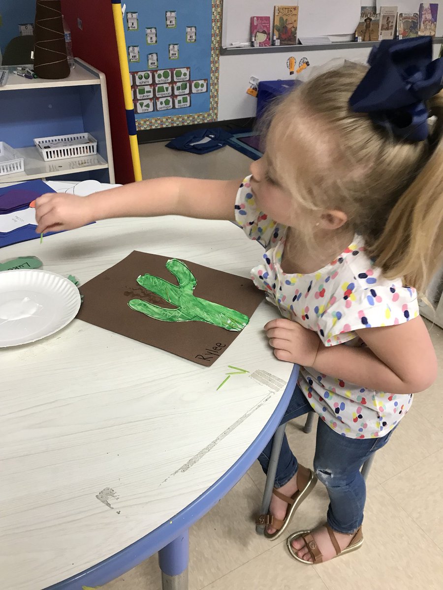 rdill71's tweet photo. Gluing our needles on to make our math problem #westernweek #learningisfuninroom305 #cdcrocks #CEkidsmatter https://t.co/wjWaEj3ekF