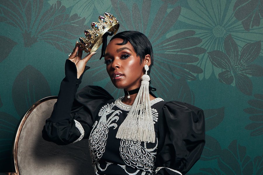 Essence's tweet image. We can&apos;t stop watching @JanelleMonae&apos;s new video #PYNX! trib.al/6D2NFS4