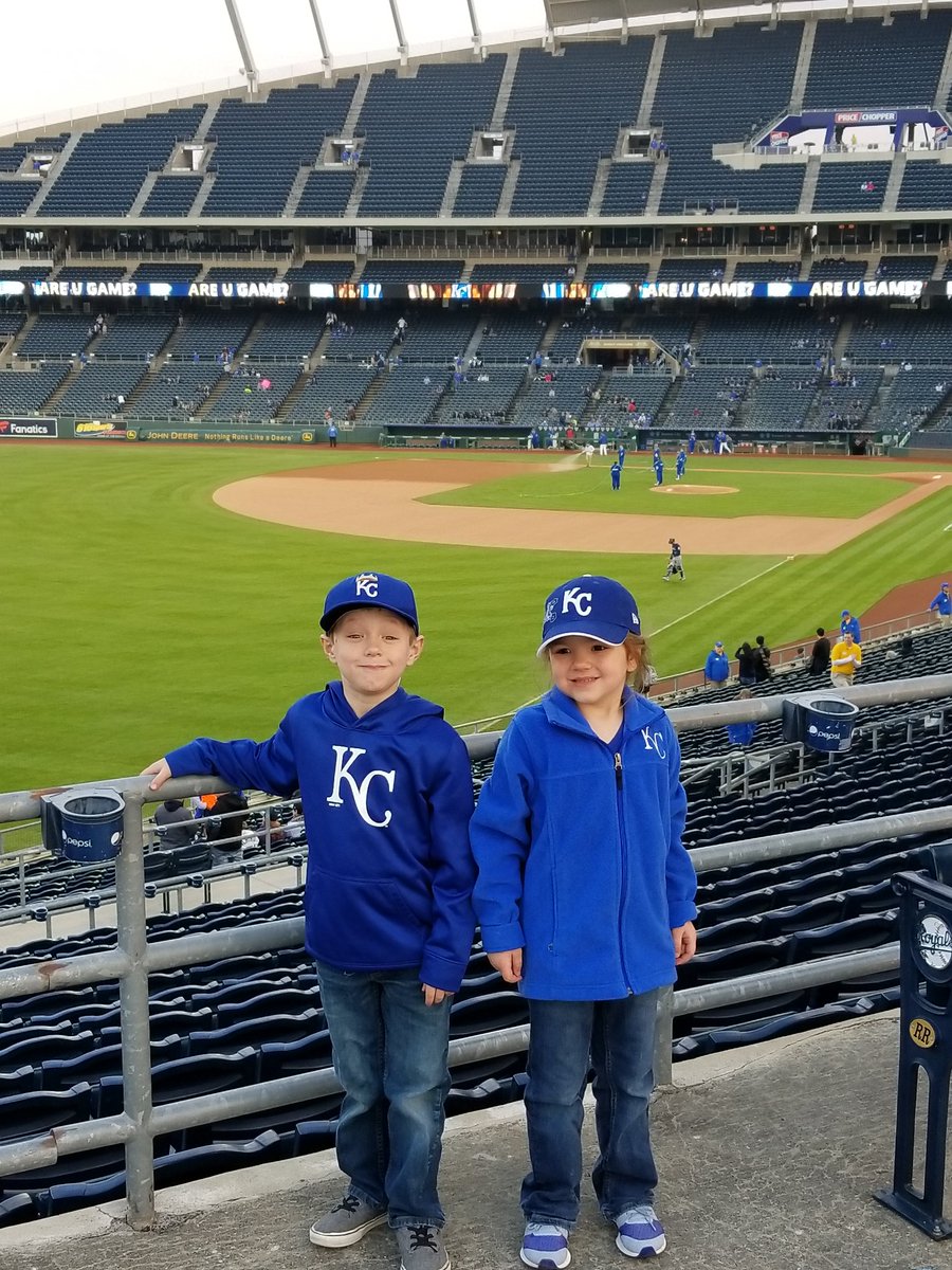 grantuprr's tweet photo. Lets go royals!!!   #royalssocial https://t.co/s5KL7fRt1L