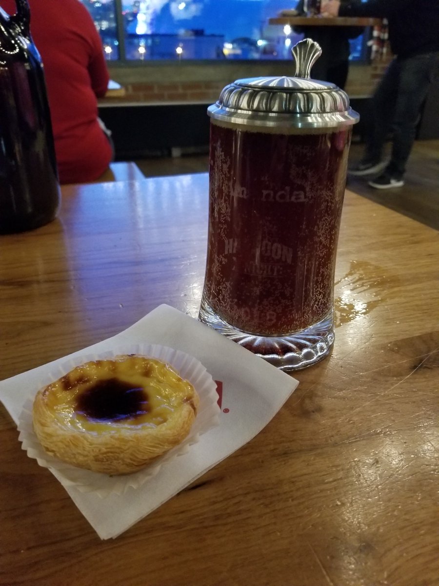 AmandaGarceau's tweet photo. Beer of the month: Pastel de Nata - a brown ale. And on the side an actual pastel de nata #HarpoonXNight https://t.co/TDpmUS3Fp2