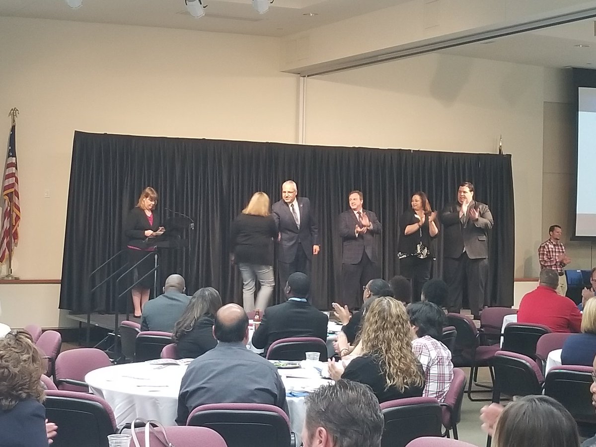 Carterjhs's tweet image. Congrats @acooley75 for being the 17-18 Carter teacher of the year! Mrs. Cooley has done so much for Carter including leading our boat regetta and being the co-sponsor of @CarterStem #SamStrong #CougarPride